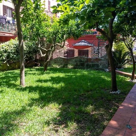 Holiday home Casa Con Giardino E Ampio Terrazzo - A Casa Di Ugo