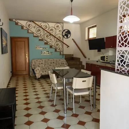 Casa Con Giardino E Ampio Terrazzo - A Casa Di Ugo Hébergement de vacances *