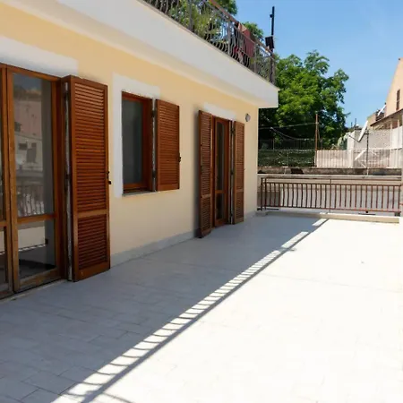 Casa Con Giardino E Ampio Terrazzo - A Casa Di Ugo Hébergement de vacances *